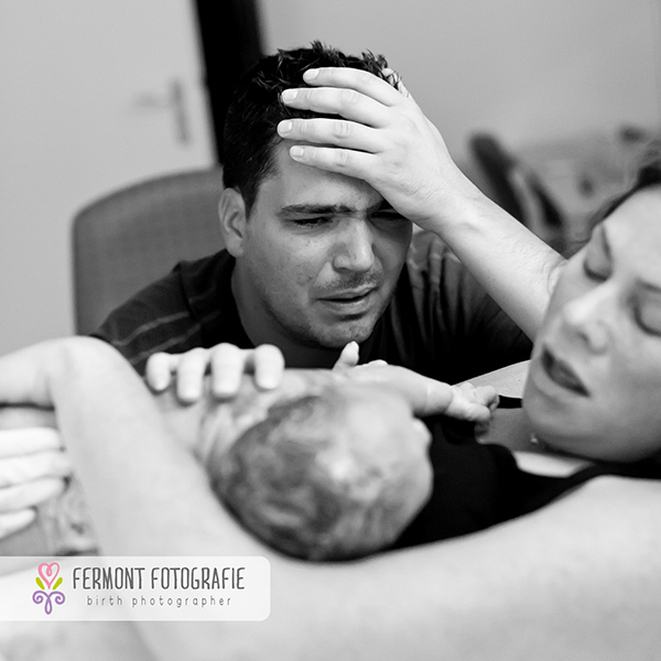 Ilyen érzés, amikor a szülők először pillantják meg kisbabájukat - 15 fotó a szülés igazi csodájáról